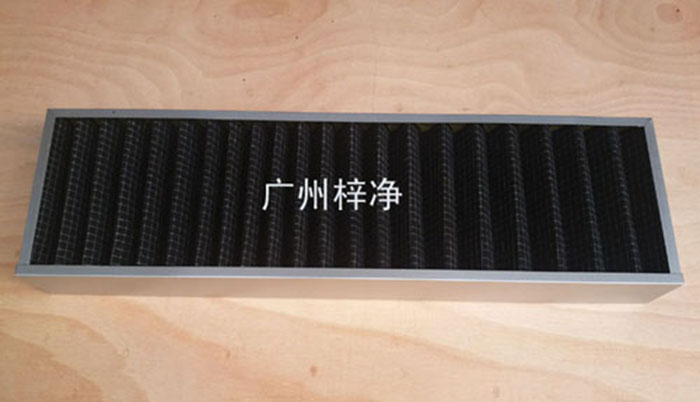 活性碳過濾器廣泛用于化學、制藥、食品、娛樂場所、需要凈化空氣的場所， 有害氣體如苯、甲醛、氨氣等的吸附脫除 溶劑的回收 ，采用活性炭氈比表面積大，吸附能力強，迅速處理各種有害氣體, 有效潔凈空氣對氣味的控制。